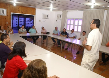 Araci II – Nenca discute planejamento estratégico com secretários