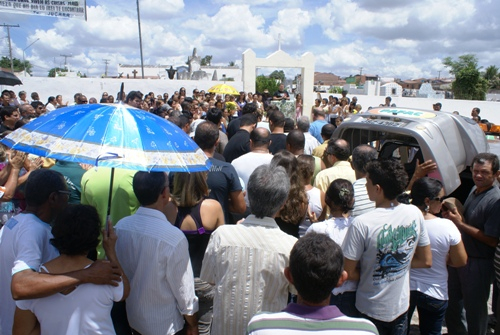 Conceição do Coité dá adeus a professora Doranei