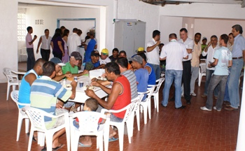 Prefeitura promove feijoada para comemorar o Dia do Gari