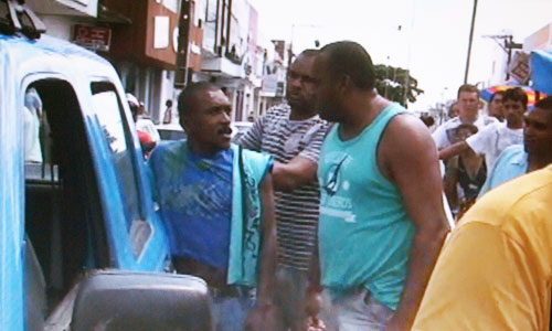 Populares prendem homem furtando em feira livre de Coité