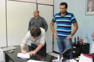 assinatura de convenio em Riachão