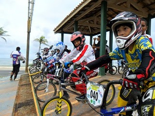 Pilotos de Bicicross de Barrocas viajam à Brasília para disputa do Brasileiro