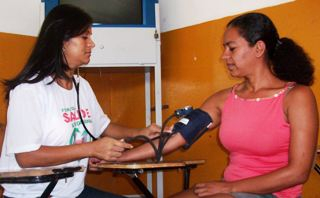 Bairro do Açudinho é contemplado com a Feira de Saúde e Cidadania