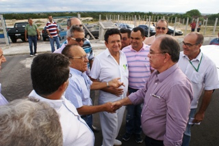 Leão é recebido com honrarias de governador em Valente