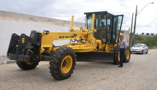 Prefeitura de Santaluz adquire patrol nova 43 anos depois