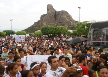 Crime bárbaro – População de Pé de Serra vai às ruas clamar por justiça