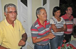 Prefeito Renato Souza visita bairro e autoriza calçamento de várias ruas