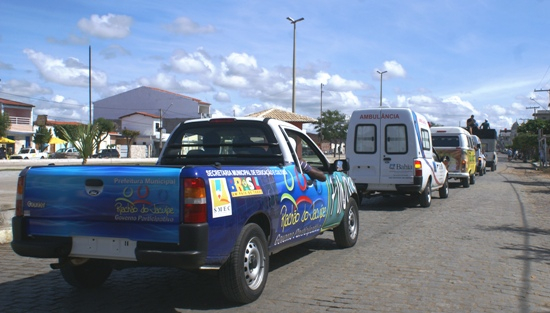 Riachão do Jacuípe – Prefeito Laurinho amplia a frota do município com mais 04 carros zero