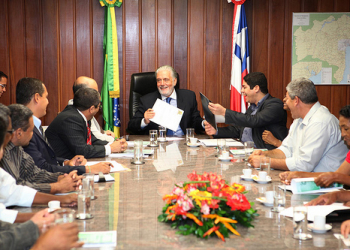 Fetag entrega a Jaques Wagner pauta do Grito da Terra Bahia 2011