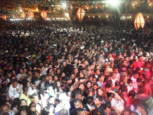 Público recorde lota Praça de Quijingue no último dia dos festejos juninos