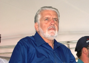 Governador Wagner se inteirou da interdição do Hospital Almir Passos e garantiu que população não será penalizada