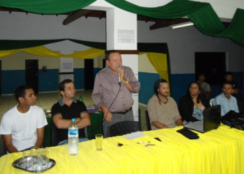 Prefeito de Quijingue entrega chave da Casa do Estudante aos alunos que irão para Feira de Santana