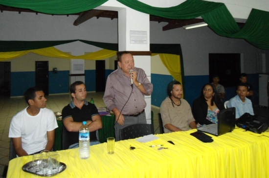 Prefeito de Quijingue entrega chave da Casa do Estudante aos alunos que irão para Feira de Santana