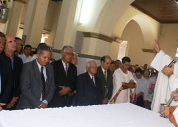 Aniversário de Coité I – Padre reivindica e prefeito assina ordem de serviço