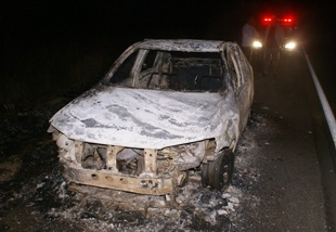Carro tem pane mecânica e pega fogo na BR 116, trecho Serrinha/Teofilândia