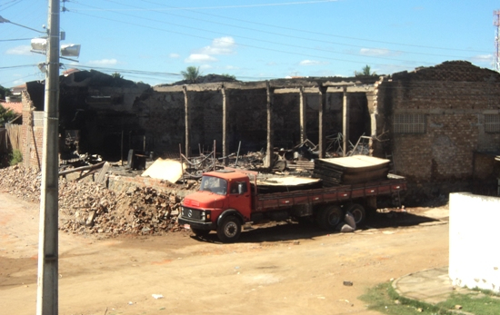 Jacuipenses se unem para ajudar empresário que teve indústria destruída pelo fogo