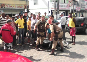Coité: motociclista bate em fundo de Celta parado no semáforo