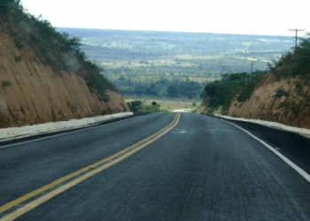 Governador inaugura estrada Serrinha/Biritinga
