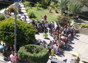 Aniversário de Coité I – Padre reivindica e prefeito assina ordem de serviço