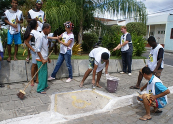 Coité: Programa Mãos que Ajudam da Igreja dos Mormons faz mutirão de limpeza no Jardim da Babilônia