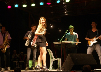 Riachão do Jacuípe – “Enfermeira cantora” é destaque no São Pedro de Vila Aparecida