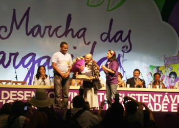 Mulher que “resistiu” as perseguições no sertão foi homenageada na abertura da 4ª marcha das Margaridas