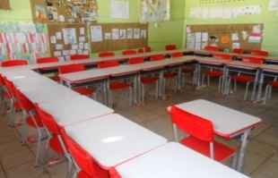 Escolas Municipais de Ichu recebem kits de mesas e cadeiras