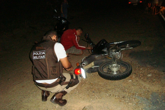 Quixabeira: homem morre atropelado por moto e motociclista fica gravemente ferido