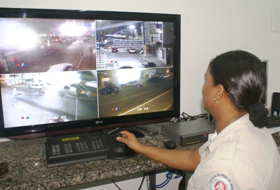 Coité: Lojas Maia é assaltada e faixa impede a polícia identificar veículo usado na ação