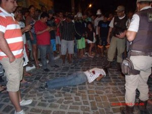 Jovem é executado com cinco tiros no centro de Queimadas