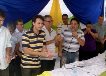 São Domingos: no dia do padroeiro, prefeito inaugura USF, assina convênios e disse que grupo não se divide