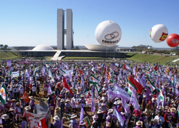 Mulheres de todo o Brasil invadem Brasília na IV Marcha das Margaridas
