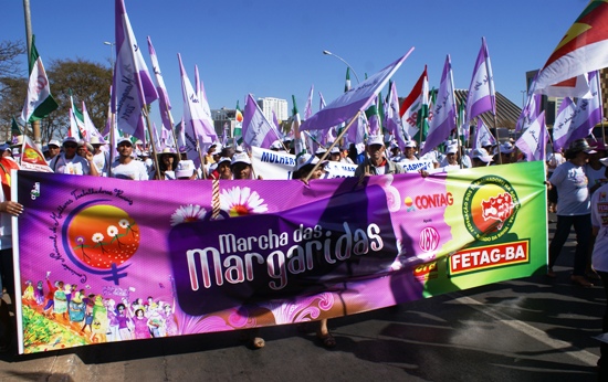 marcha banner da fetag - foto - raimundo mascarenhas