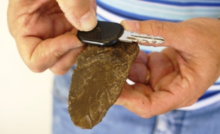 Geólogo coiteense encontra pedra que acredita ter sido do homem “neolitico”