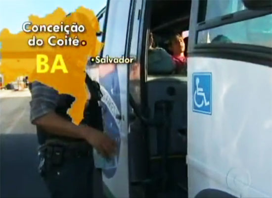 Situação como são transportados doentes do interior da Bahia para Salvador é mostrada pelo Jornal Nacional