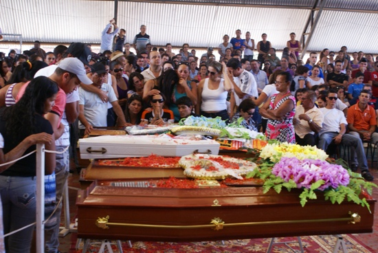 Vítimas do acidente envolvendo van e bi-trem foram sepultadas em Santana, no Oeste da Bahia e Cuiabá – MT