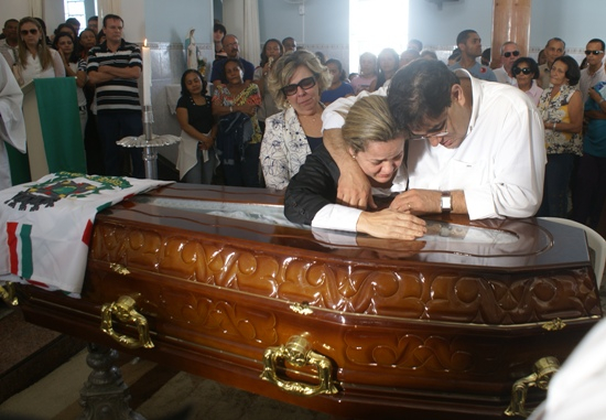Muita comoção no sepultamento do filho de vice-prefeito de Feira de Santana