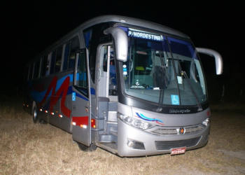 Exclusivo:ônibus da São Mateus é assaltado no trecho Serrinha/Coité e motorista fica ferido