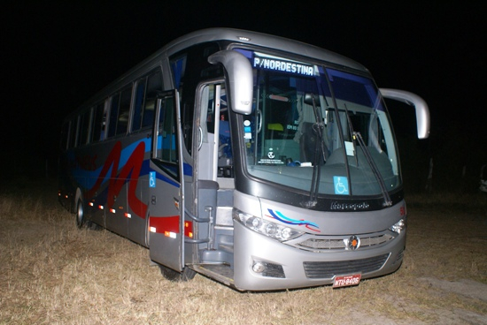 Exclusivo:ônibus da São Mateus é assaltado no trecho Serrinha/Coité e motorista fica ferido
