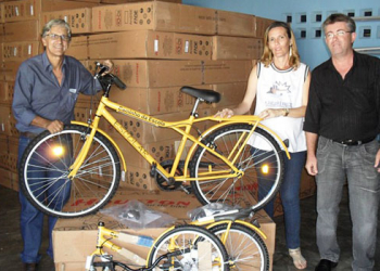 Programa A Caminho da Escola entrega 300 bicicletas em São José do Jacuípe