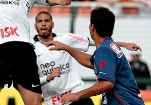 Coiteense Wallace diz que vê zaga do Corinthians ganhando confiança