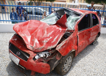 Carro da Câmara Municipal de Retirolândia atropela animal morto e capota quando retornava de Salvador