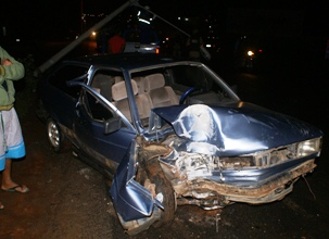 Coité: quatro homens ficam feridos na colisão de Gol com poste na BA 120