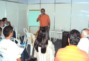 APAEB participa simultaneamente de dois importantes encontros