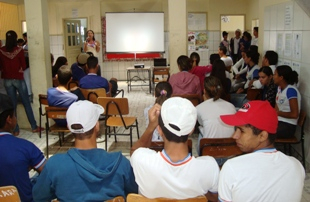 Profissionais de saúde realizam palestras sobre a Hanseníase