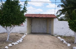 Coité – Uma criança morre e outra fica ferida depois do Portão de um chácara desabar sobre elas