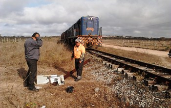 Bandidos continuam agindo em linha férrea na cidade de Barrocas e por pouco não acontece acidente
