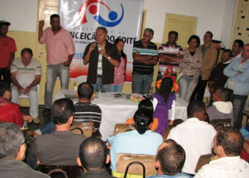 Prefeito de Conceição do Coité assina ordem de serviço para construção de quadra esportiva e praça na zona rural