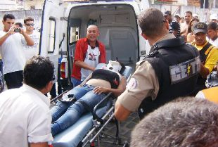 Duas motos se envolvem em acidente no centro de Serrinha