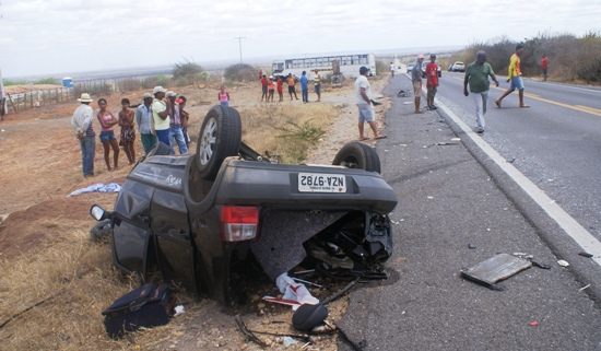 Exclusivo: acidente envolvendo ônibus de Coité e Fiat Uno mata irmão do prefeito de Ribeira do Pombal